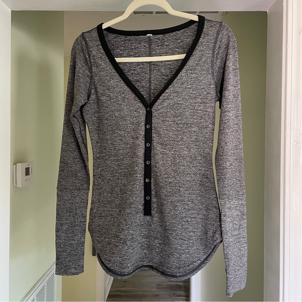 Lululemon Athletica V Neck Black Lightweight Sweater XS